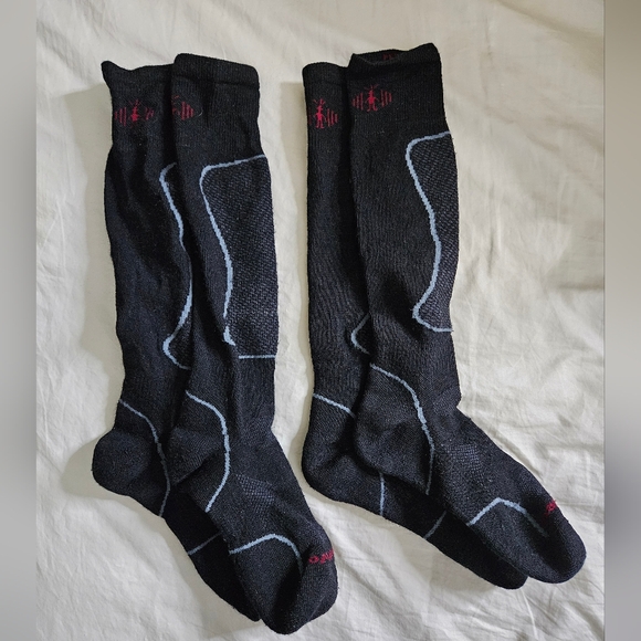 Two Pairs of Smartwool PhD Ski Cushion Over-the-Calf Socks Size Medium Pre-owned - Picture 1 of 4